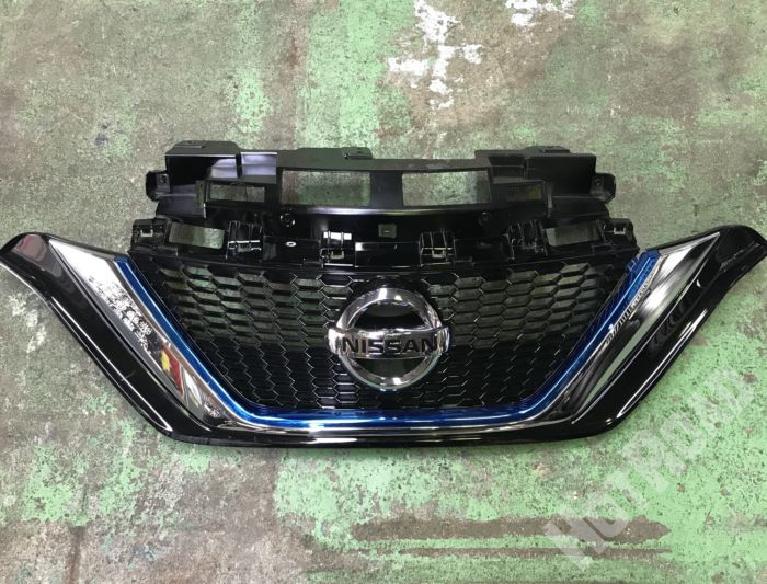 新型 リーフ  フロントグリル 新車外し品！