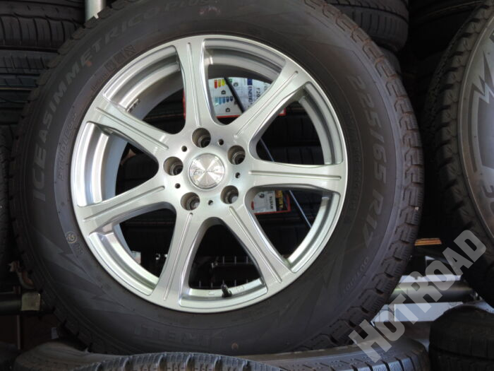 【中古スタッドレスセット】ピレリ　225/65R17　Exceeder　17インチ　5H114.3　アルミセット4本