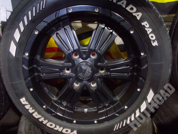 【中古ホイールタイヤセット】ヨコハマ PARADA　215/60R17　17インチ 6H139.7　アルミセット4本