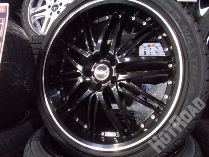 【中古ホイール + 新品タイヤセット】MAXTREX　245/35R20　20インチ　5H114.3　アルミセット4本