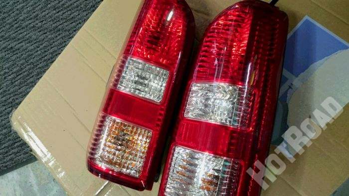 スズキ　エブリィ　純正テール　ＤＡ52　中古品