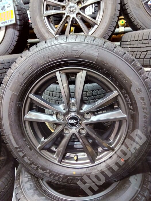 【中古】スタッドレスホイールセット グッドイヤー アイスナビ7 205/65R15 NV 15インチ　4本セット