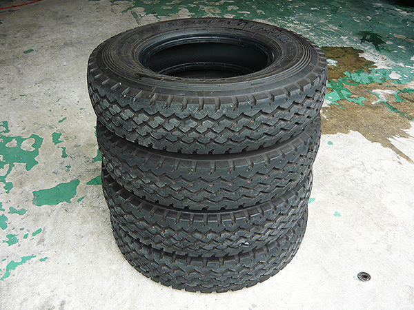 ランクル79純正　DUNLOP SP QUALIFIER 7.50R16 LT 114/112 8PR　 4本 2015年製　ダンロップ　70　ランドクルーザー中古