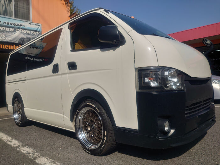 各務原店】ESSEX Type ENCM 18インチ ハイエースに装着 ヨコハマ